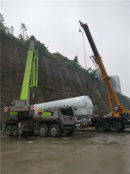 集美区“不怕风雨冻”—— 吊车的 “恶劣环境适应” 技术